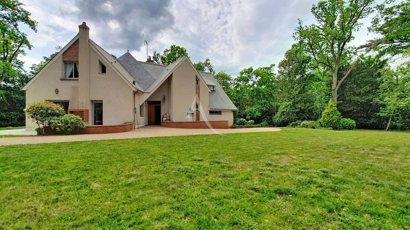 Maison 8 pièces 228 m² · à Saint-Avertin · 228 m² · 595 000 €