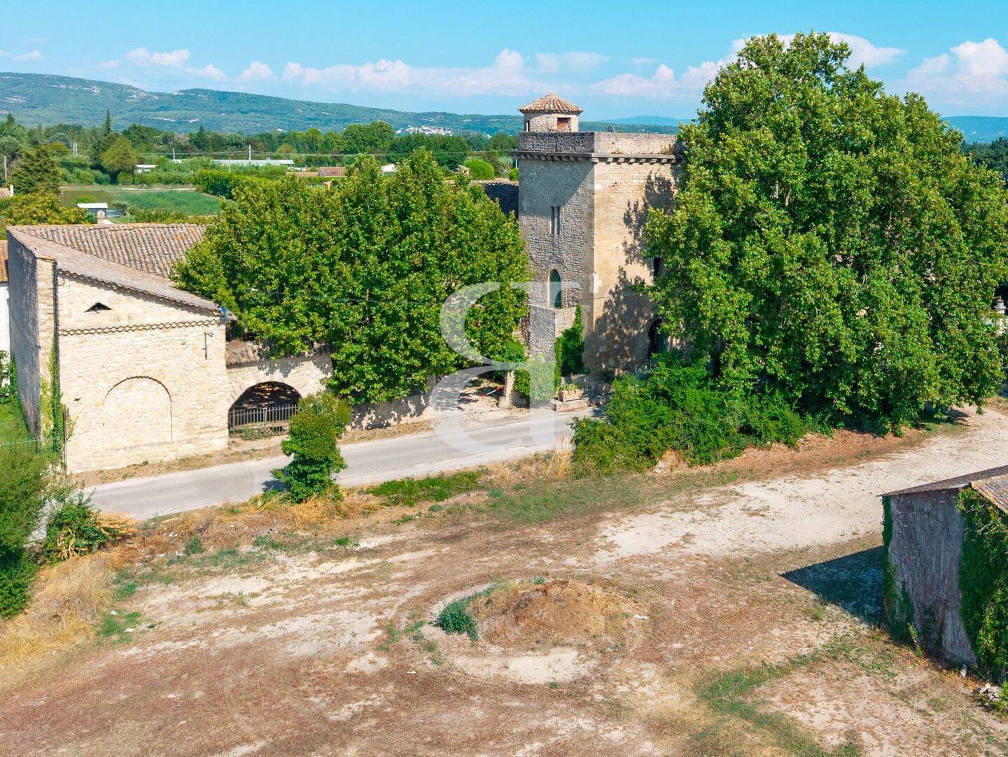 Maison 14 pièces 972 m² · à L'Isle-sur-la-Sorgue · 972 m² · 2 128 000 €