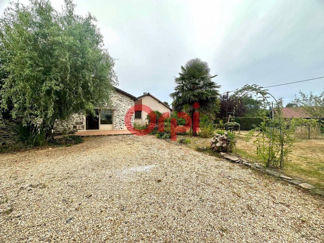 Maison 3 pièces 82 m² · à Cussac · 81,9 m² · 620 €
