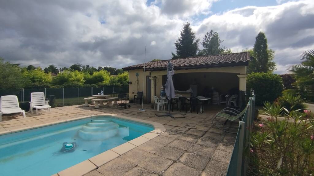 Villa à vendre 735 000 € 6 pièces 4 chambres 170 m² 5 941 m² de terrain Macon 71000