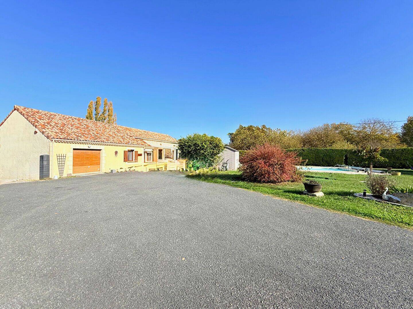 Maison 4 pièces 188 m² · à Montcuq-en-Quercy-Blanc · 188,1 m² · 295 000 €