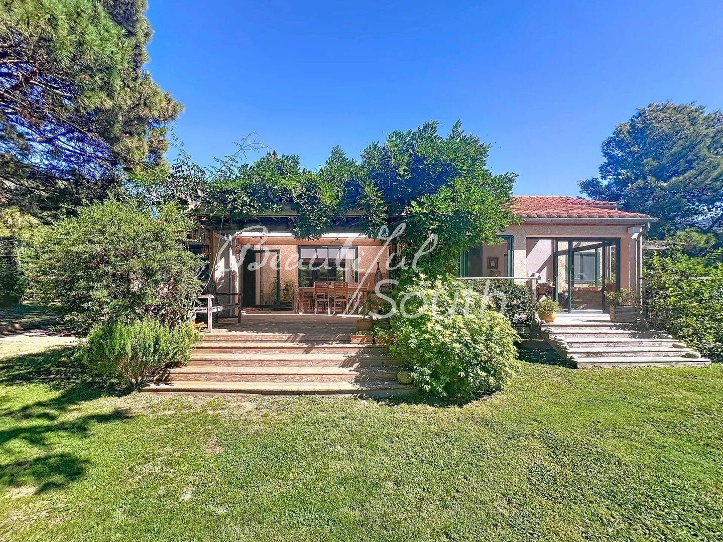 Maison 9 pièces 147 m² · à Estoher · 147 m² · 657 000 €