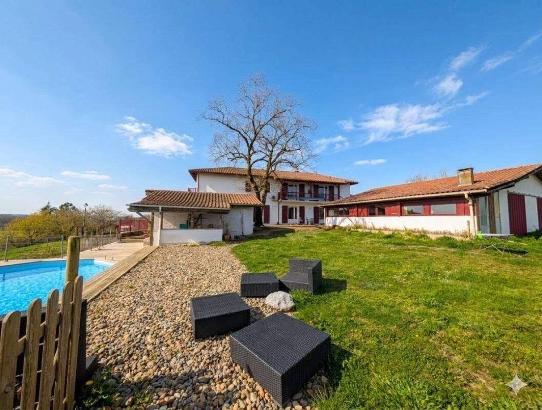 Maison 9 pièces 210 m² · à Saint-Aubin · 209,6 m² · 299 000 €