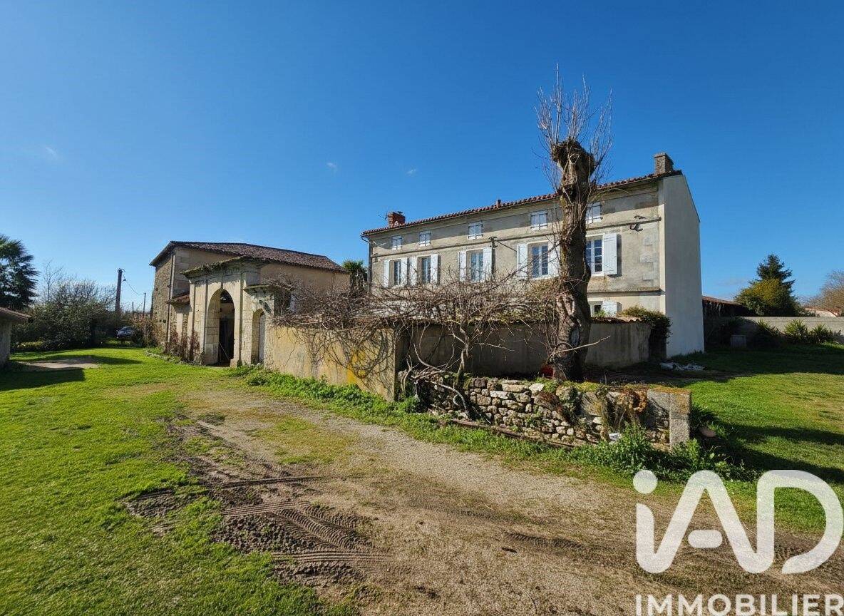 Maison 8 pièces 260 m² · à Champniers · 260 m² · 430 000 €
