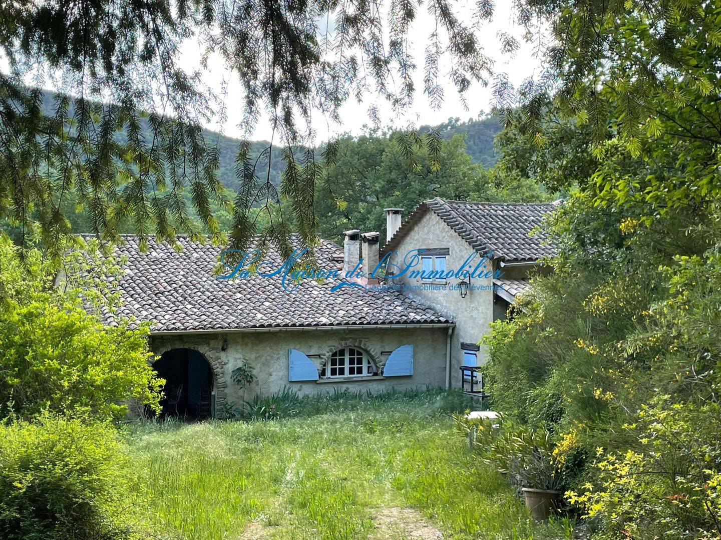 Maison 8 pièces 160 m² · à Saint-Bonnet-de-Salendrinque · 160 m² · 297 000 €