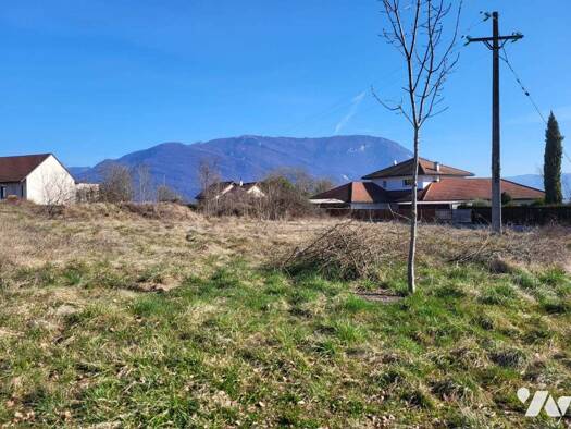 Terrain constructible à vendre 85 600 € 1 172 m² de terrain Ceyzérieu 01350