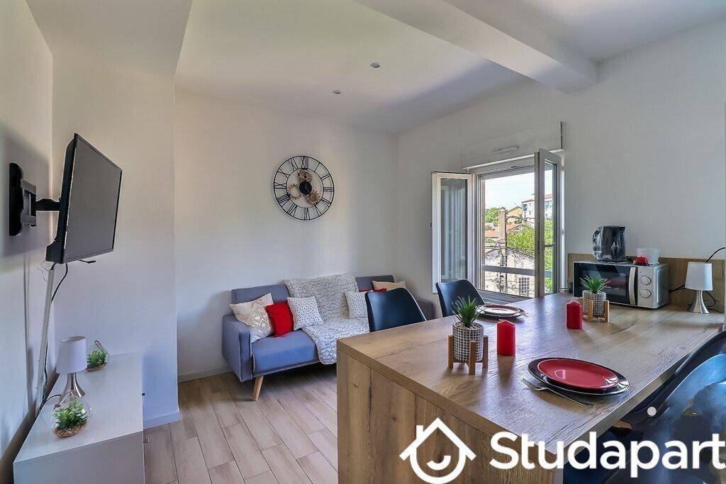 1 pièce 12 m² · à Nîmes · 12 m² · 450 €
