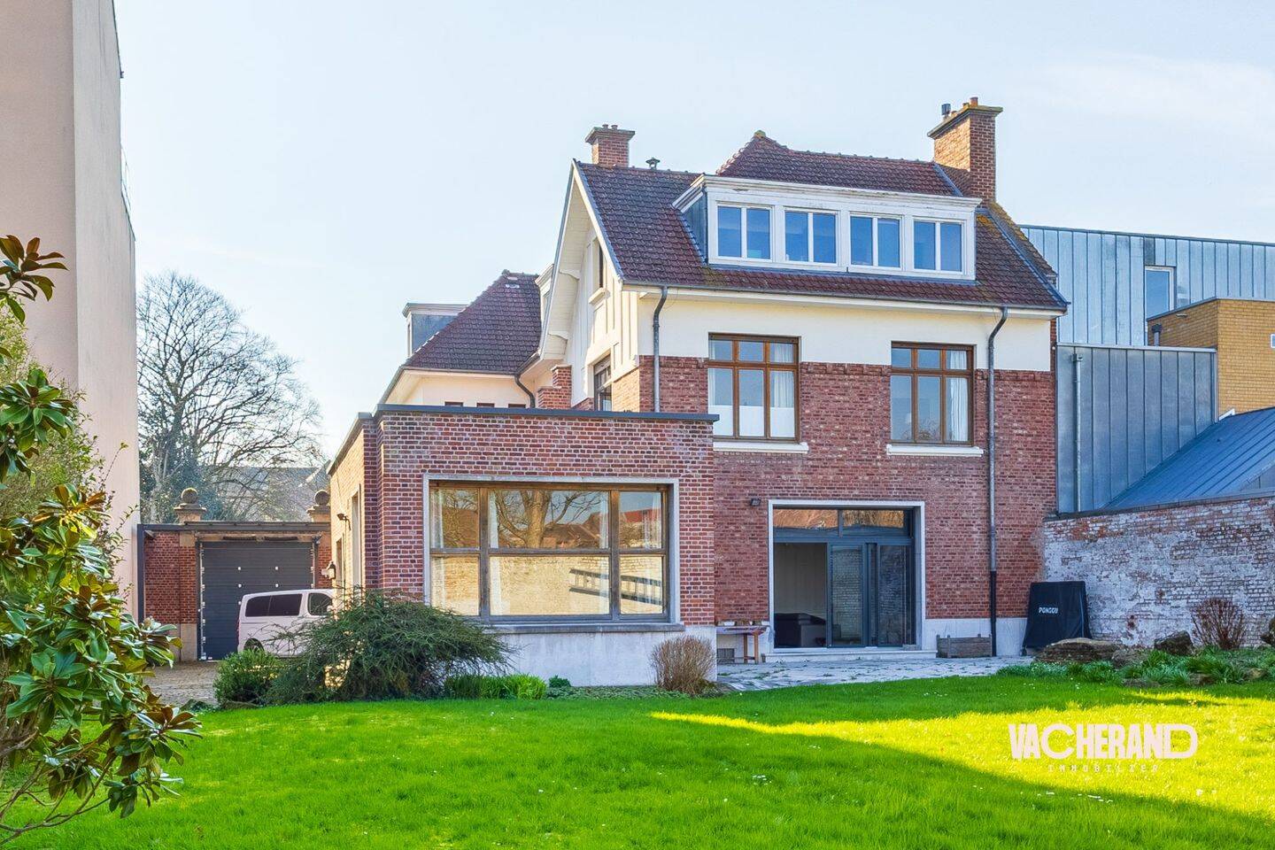Maison 13 pièces 405 m² · à Armentières · 405 m² · 549 000 €