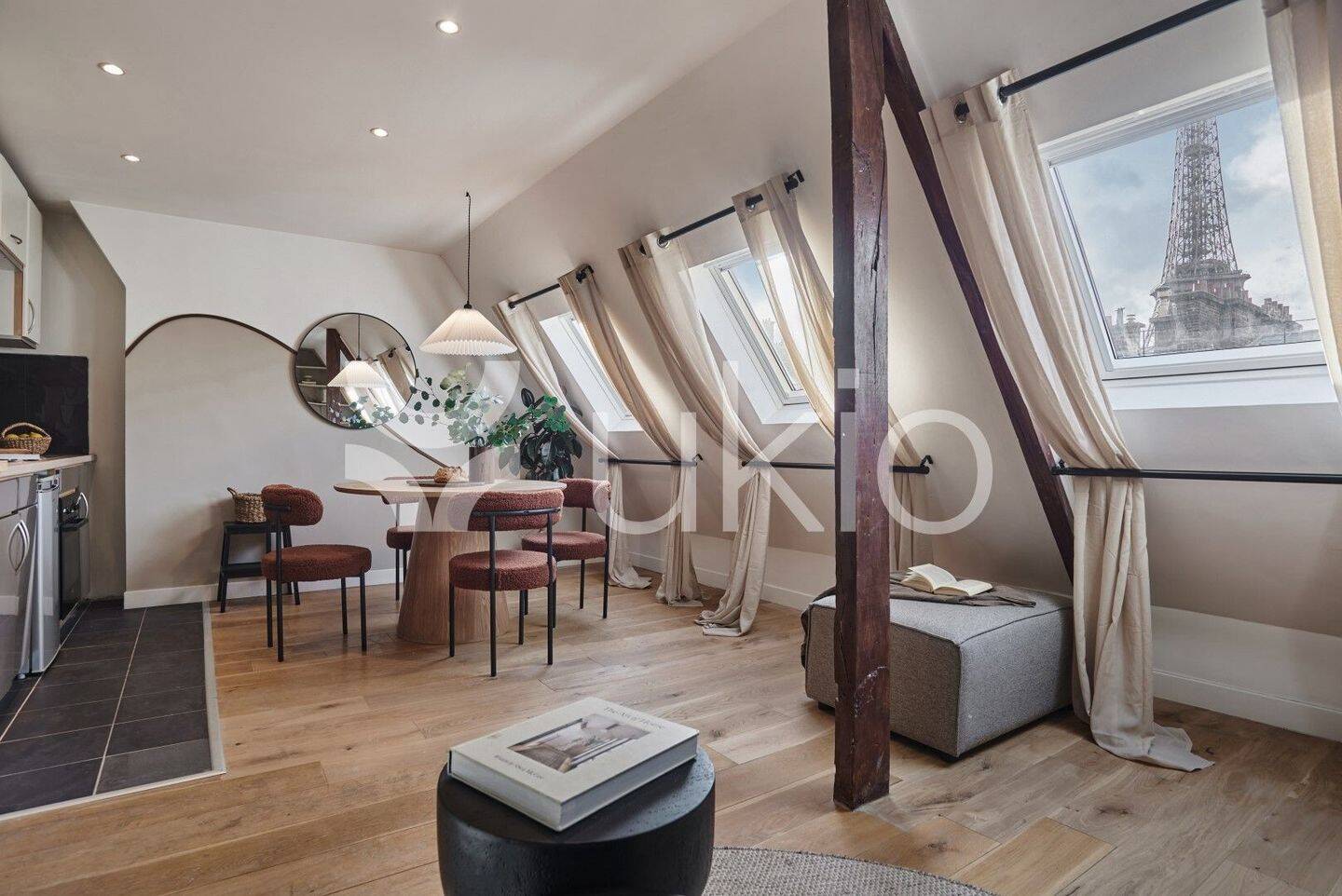 Appartement 2 pièces 42 m² · à Paris 7ème Arrondissement · 42 m² · 3 895 €