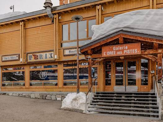 Bar / Café à vendre Fonds de commerce 475 000 € 132 m² d'espace de restauration La Plagne Tarentaise 73210