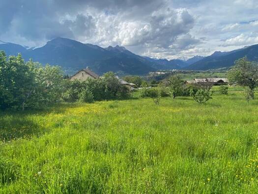 Terrain constructible viabilisé à vendre 123 000 € 745 m² de terrain Risoul 05600