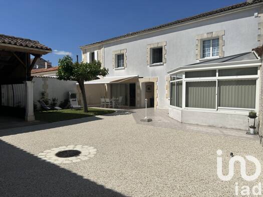 Maison à vendre 488 000 € 7 pièces 3 chambres 165 m² 4 113 m² de terrain Les Métairies 16200