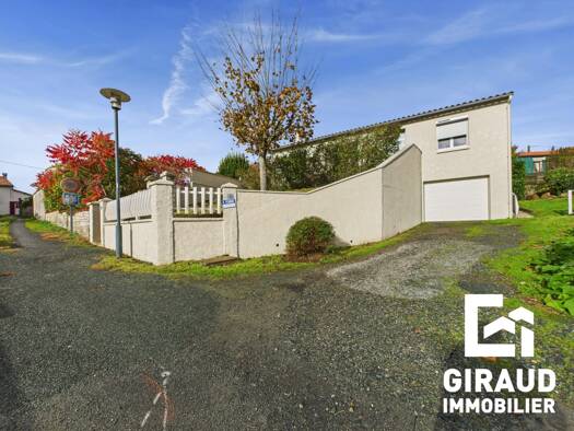 Maison à vendre 154 500 € 4 pièces 2 chambres 75,2 m² 957 m² de terrain Fontenay-le-Comte 85200