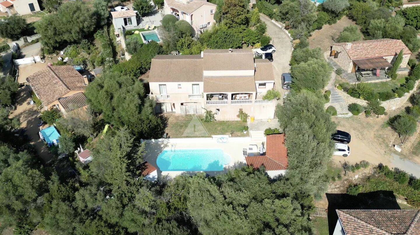 Maison 5 pièces 177 m² · à Afa · 177 m² · 690 000 €