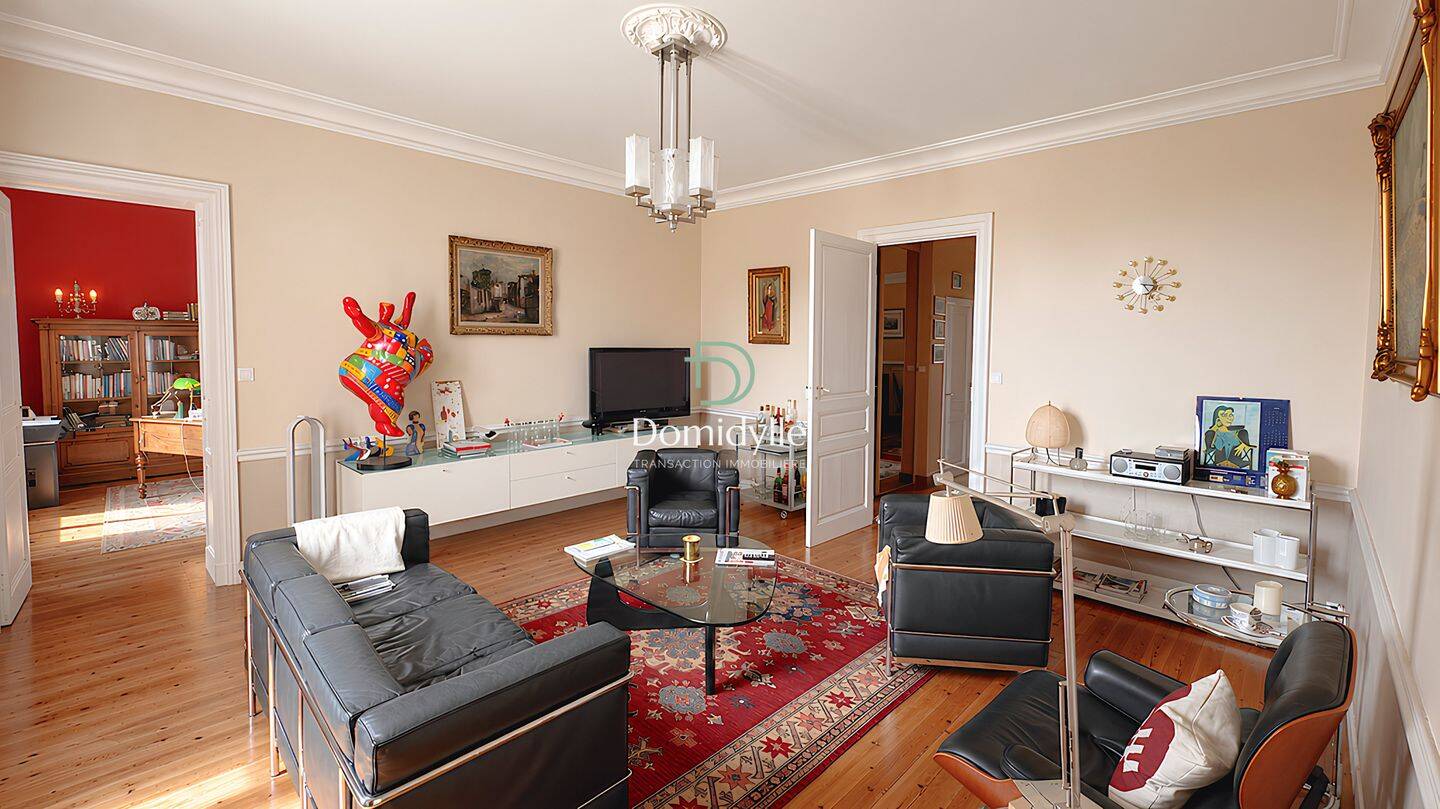 Maison 7 pièces 217 m² · à St Jean D Angely · 217 m² · 548 000 €
