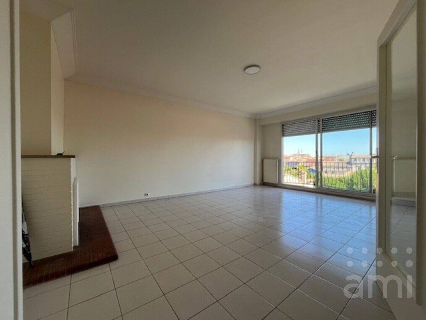 Appartement 4 pièces 113 m² · à Bordeaux · 112,7 m² · 1 350 €