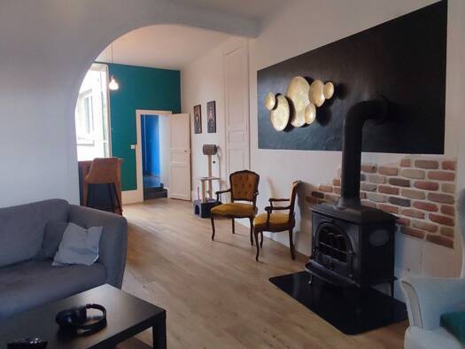 Maison de ville à vendre 350 000 € 9 pièces 5 chambres 209 m² 327 m² de terrain Lyon Gare Moulins 03000