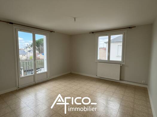 Appartement à louer 750 € 3 pièces 2 chambres 56 m² Étage 2/2 La Fuye Velpeau Tours 37000