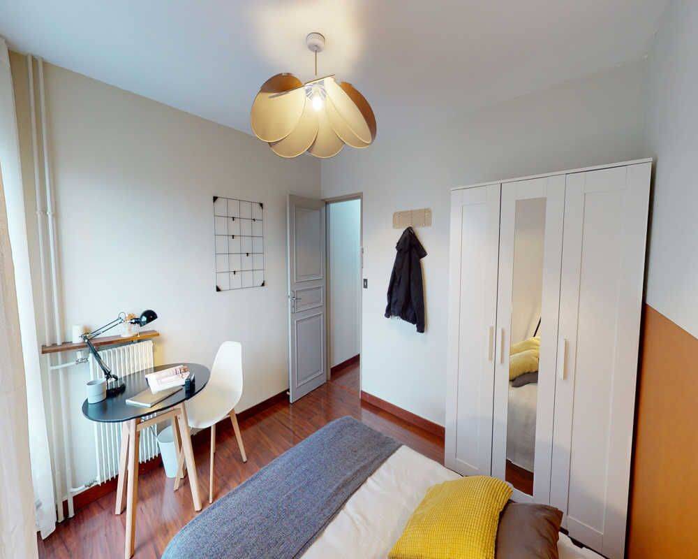 Appartement 5 pièces 100 m² · à Garches · 100 m² · 910 €