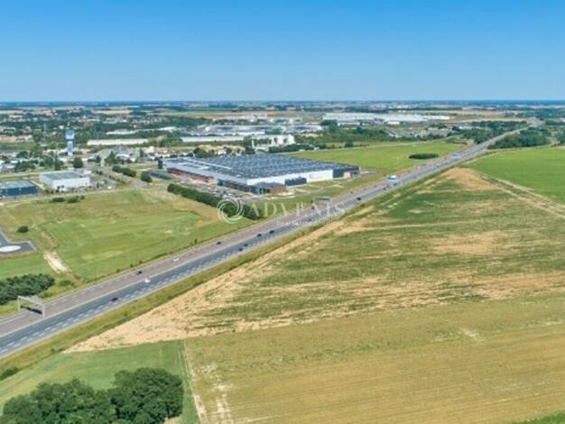 Terrain constructible viabilisé à vendre 1 300 000 € 10 000 m² de terrain Lieusaint 77127