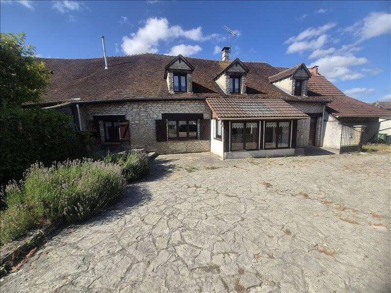 Maison 6 pièces 214 m² · à Thury · 214 m² · 1 380 €