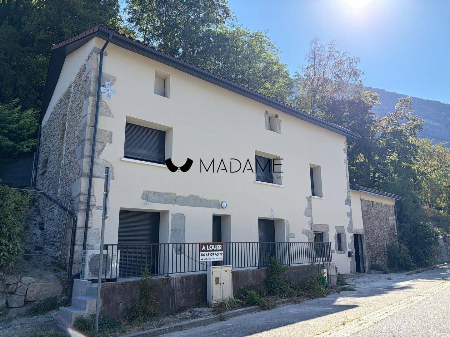 Maison 6 pièces 195 m² · à Fontanil-Cornillon · 195 m² · 1 650 €/mois