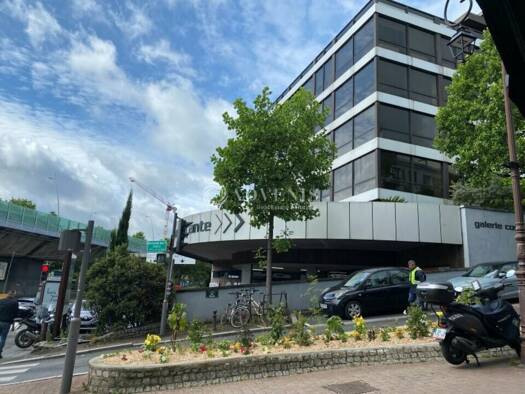 Entrepôt à louer 100 € 144 m² d'espace de stockage Centre Saint-Cloud 92210