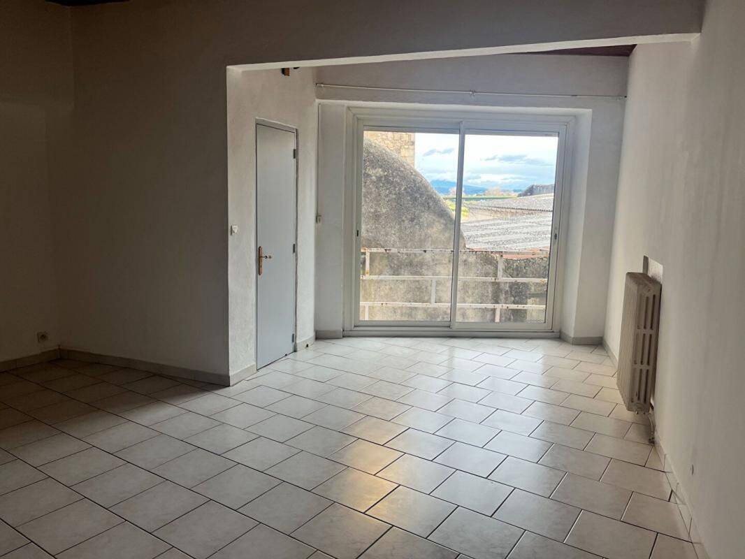Appartement 1 pièce 62 m² · à Pont-Saint-Esprit · 62,3 m² · 505 €/mois