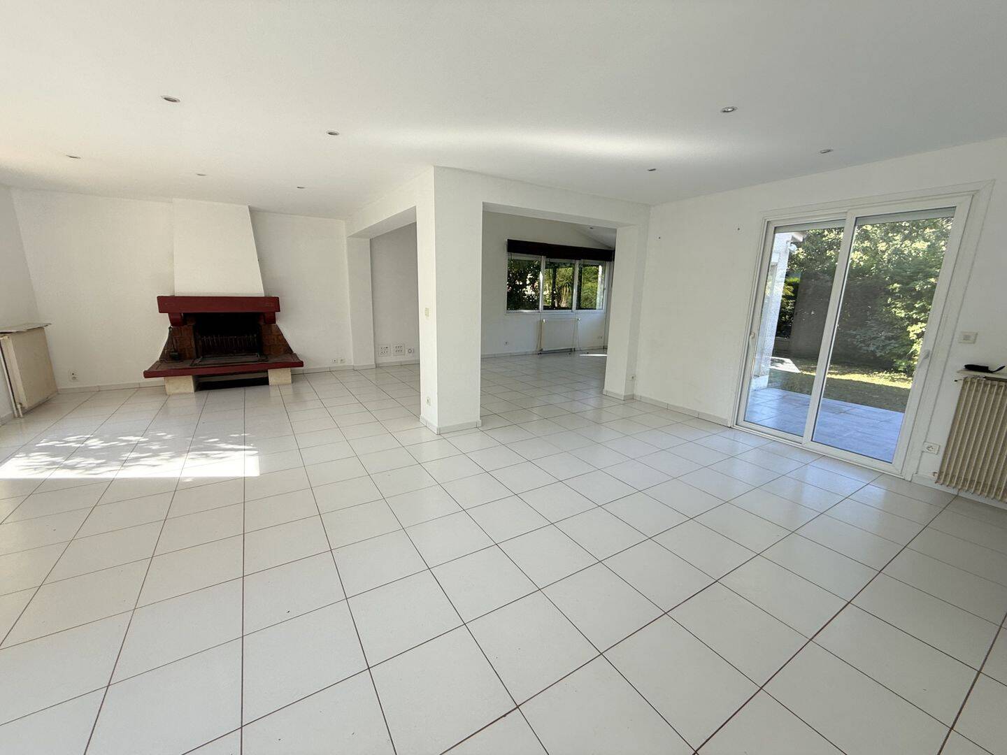 Maison 6 pièces 204 m² · à Saint-Aubin-de-Médoc · 204 m² · 1 900 €/mois