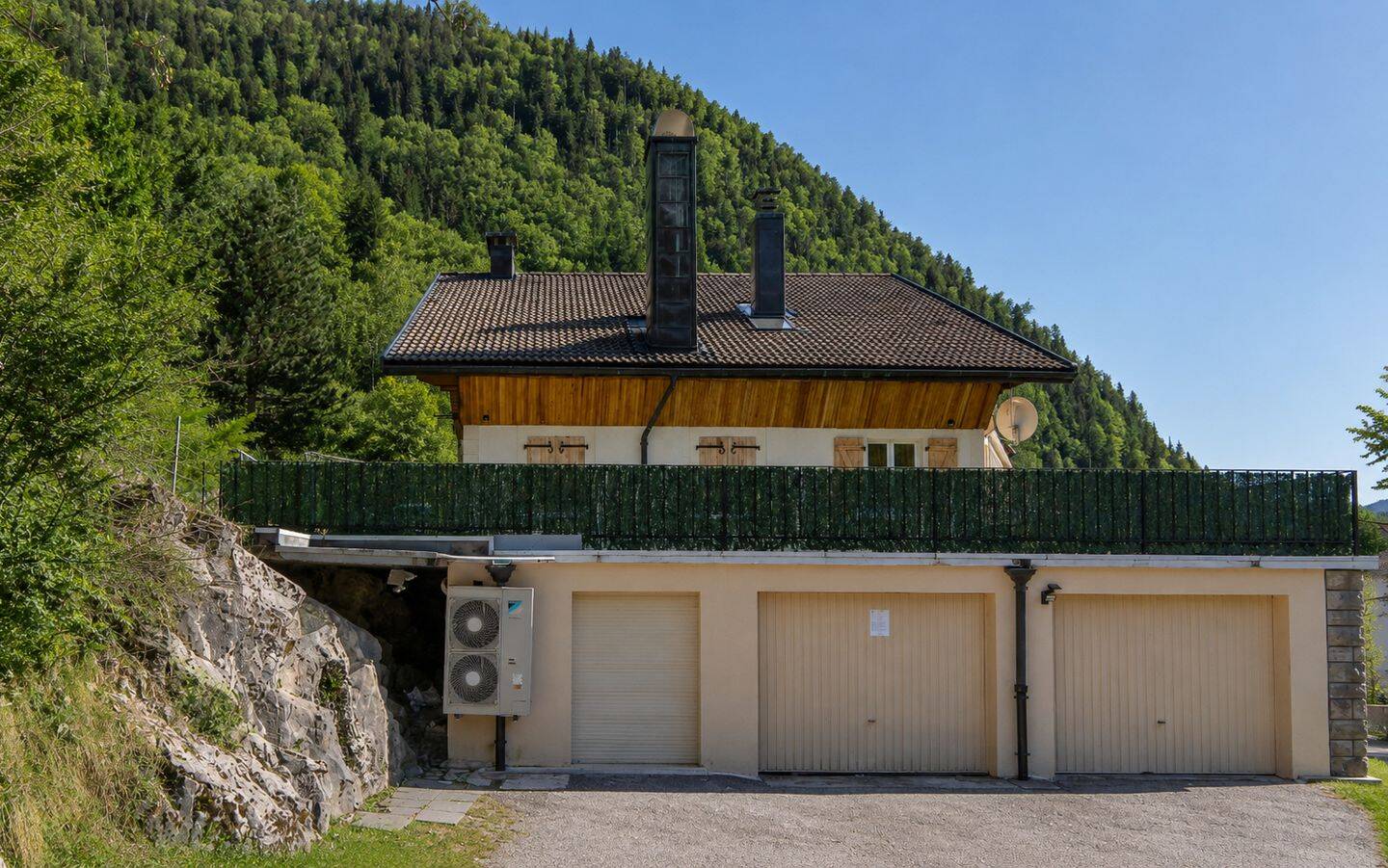 Maison 8 pièces 220 m² · à Hauts de Bienne · 220 m² · 390 000 €