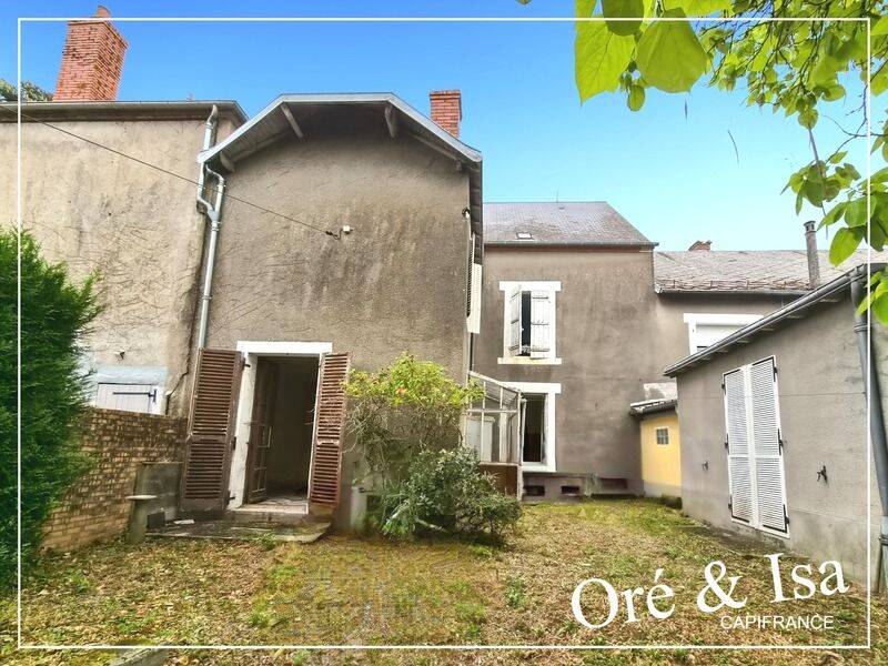 Maison 8 pièces 180 m² · à Préveranges · 180 m² · 60 000 €