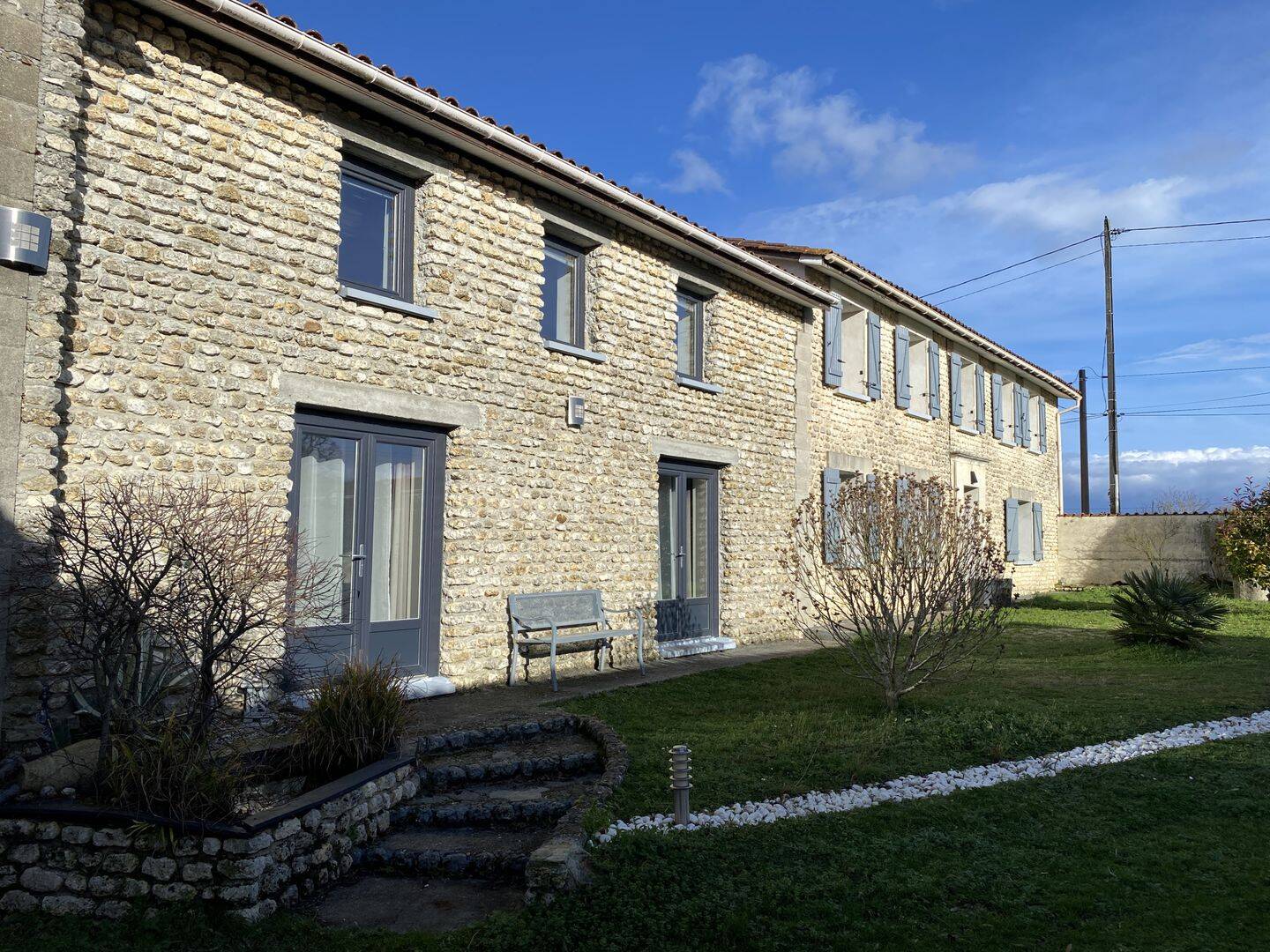 Maison 8 pièces 312 m² · à Roullet-Saint-Estèphe · 312 m² · 454 000 €