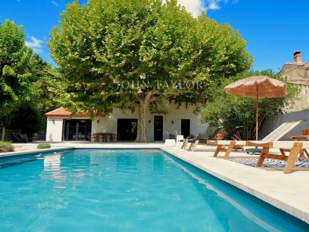 Maison à vendre 998 000 € 4 pièces 3 chambres 120 m² 1 305 m² de terrain Maillane 13910