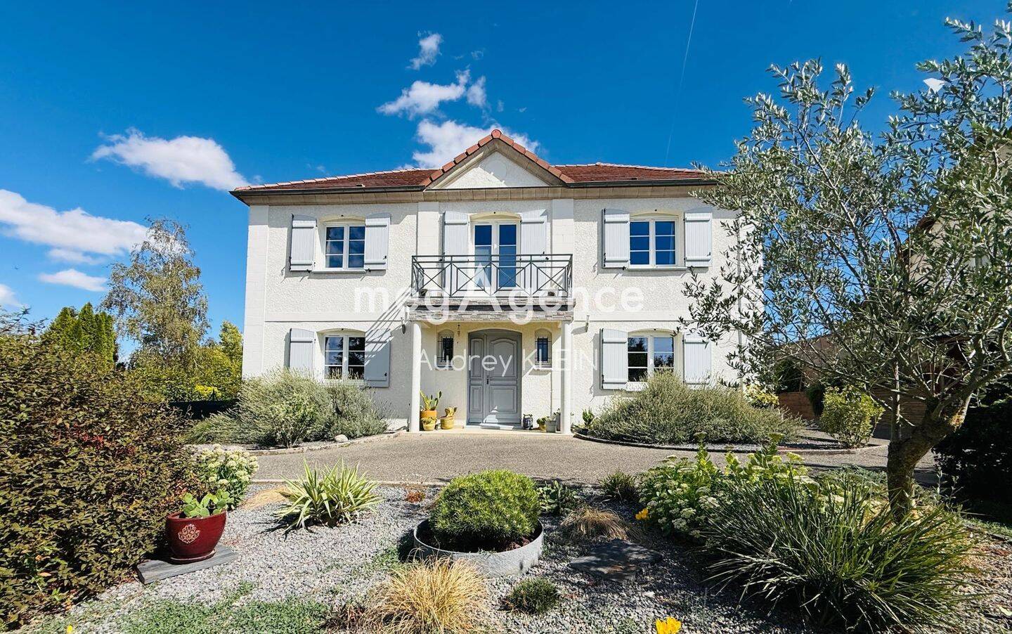 Maison 7 pièces 166 m² · à Plessis-Saint-Jean · 166 m² · 312 000 €