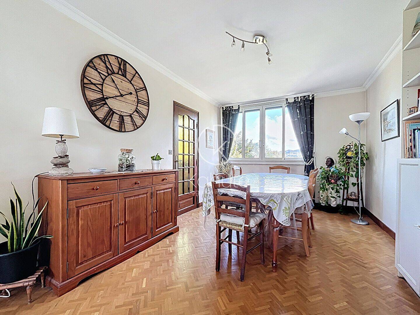 Appartement 7 pièces 135 m² · à Champagne-au-Mont-d'Or · 135 m² · 300 000 €