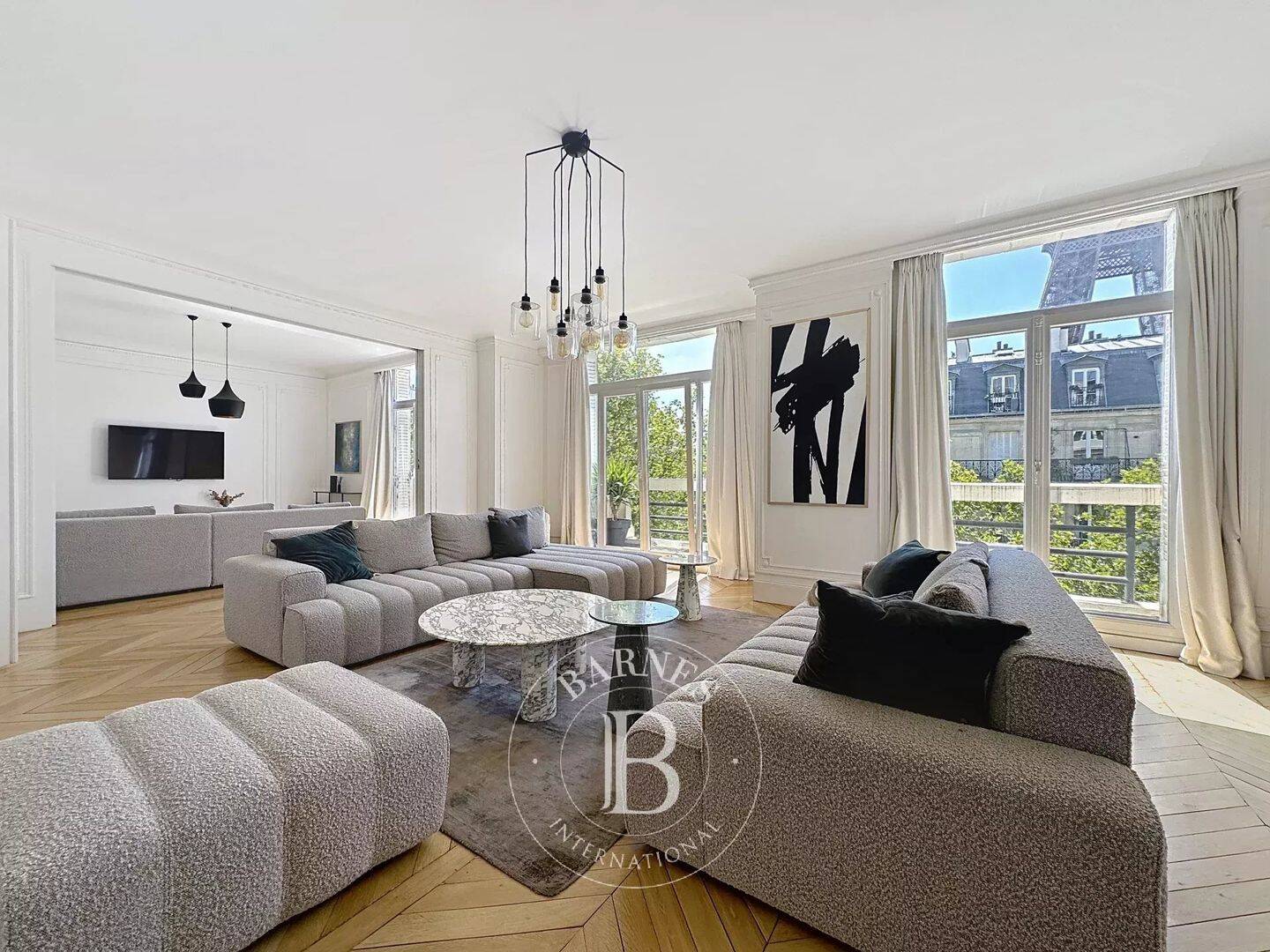 Appartement 6 pièces 228 m² · à Paris 7ème Arrondissement · 227,7 m² · 12 500 €/mois