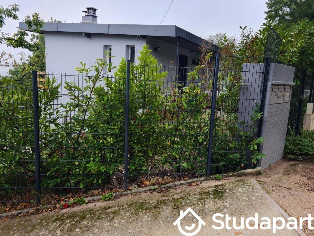 1 pièce 12 m² · à Villiers-Saint-Fréderic · 12 m² · 570 €