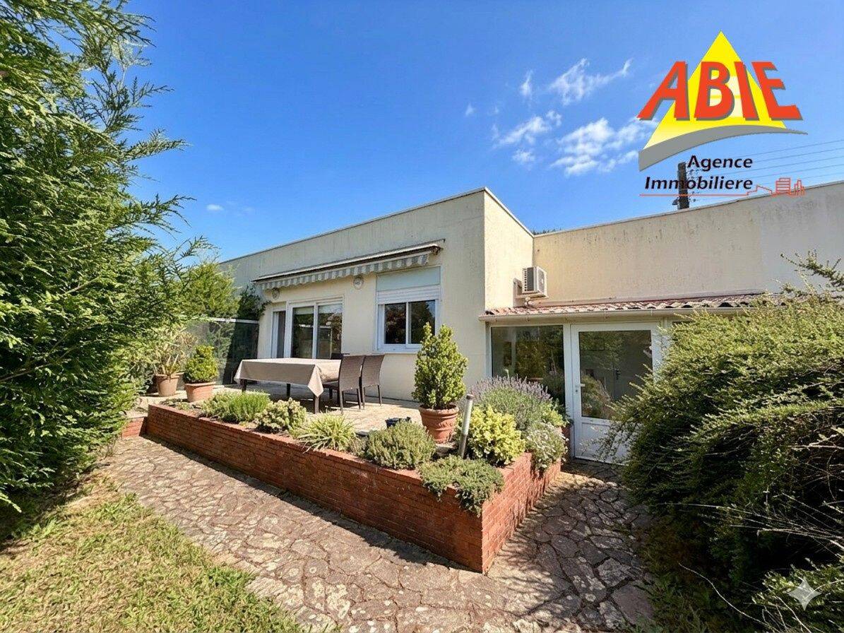 Maison 6 pièces 119 m² · à Fontenay-le-Comte · 119,3 m² · 169 900 €