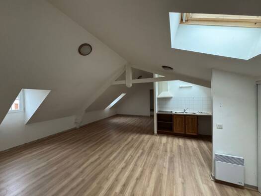 Appartement à louer 590 € 3 pièces 2 chambres 71 m² Étage 2/2 Centre-Marcadieu-Marne Tarbes 65000