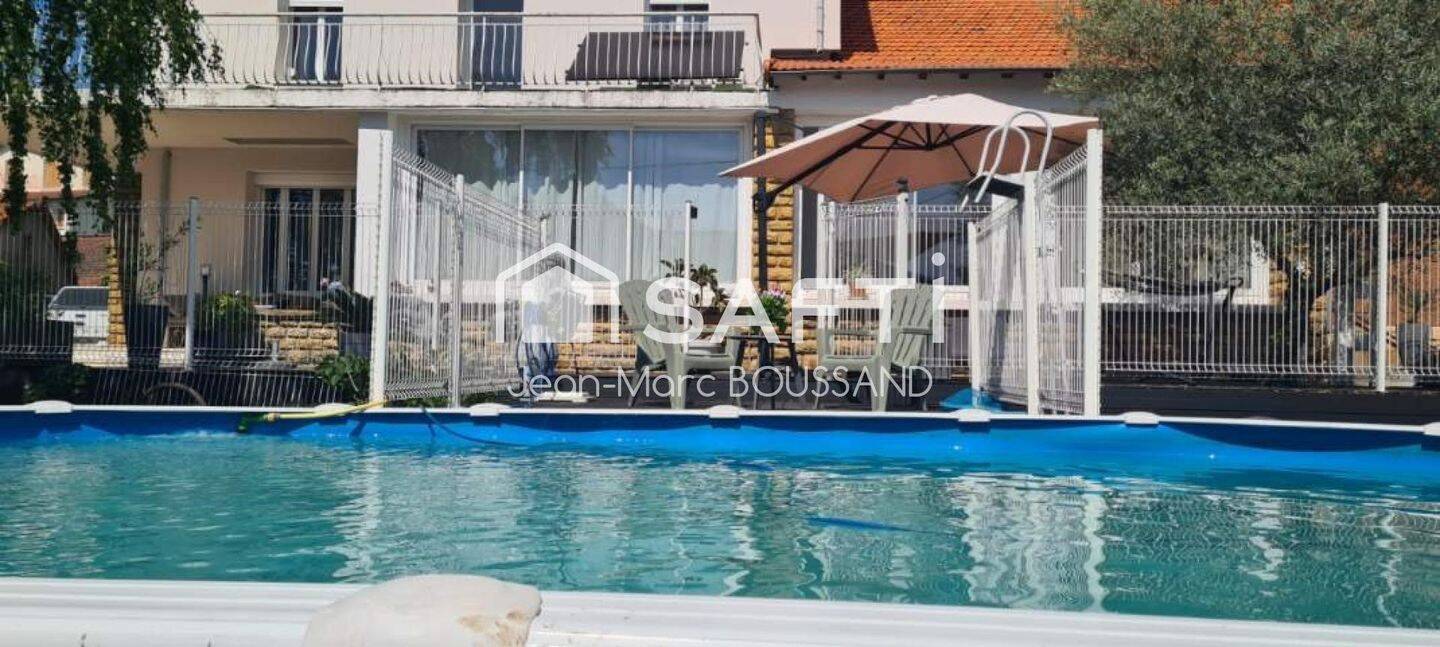 Maison 9 pièces 302 m² · à Chauffailles · 302 m² · 325 000 €