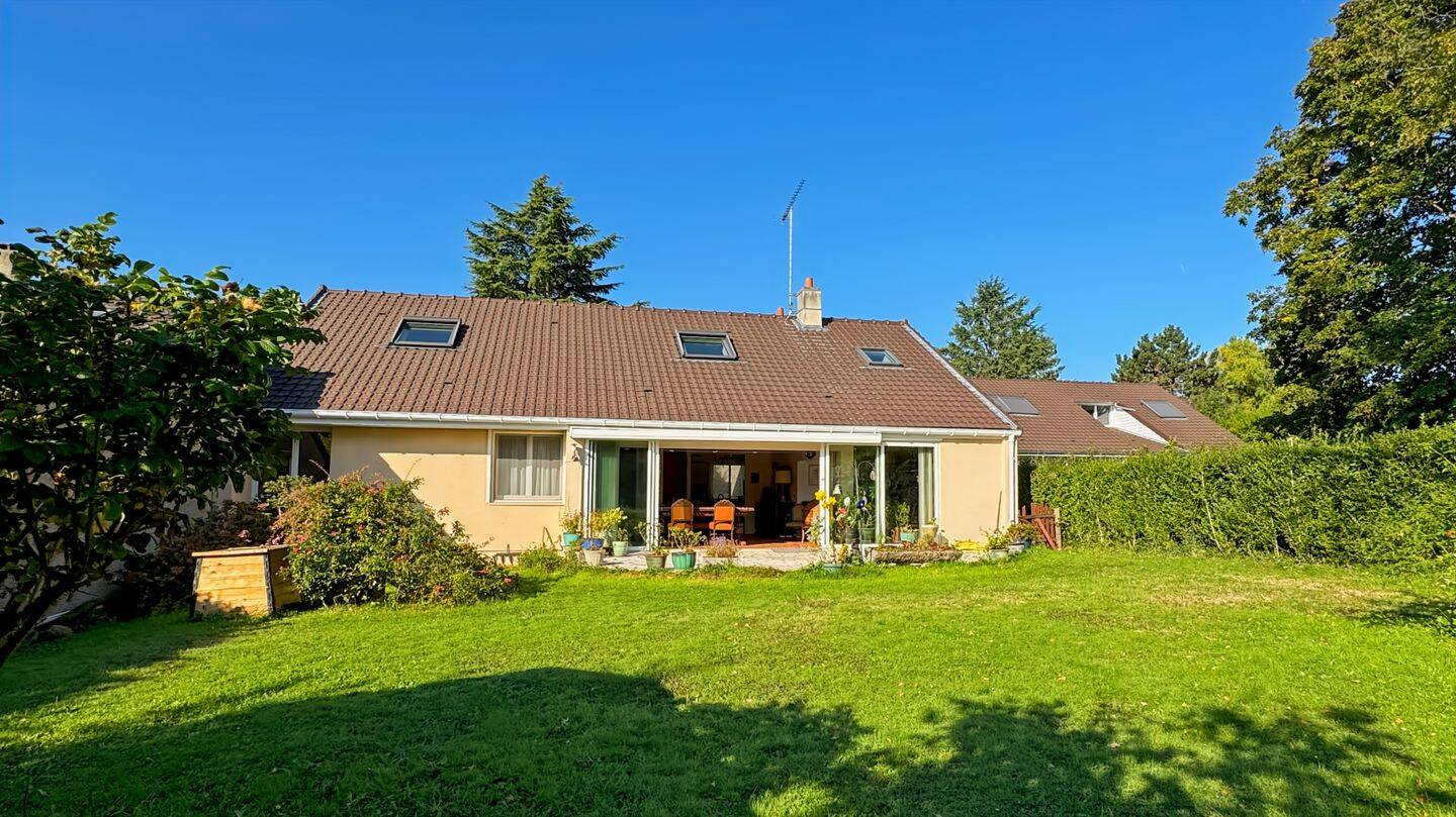 Maison 7 pièces 150 m² · à Feucherolles · 150 m² · 530 000 €