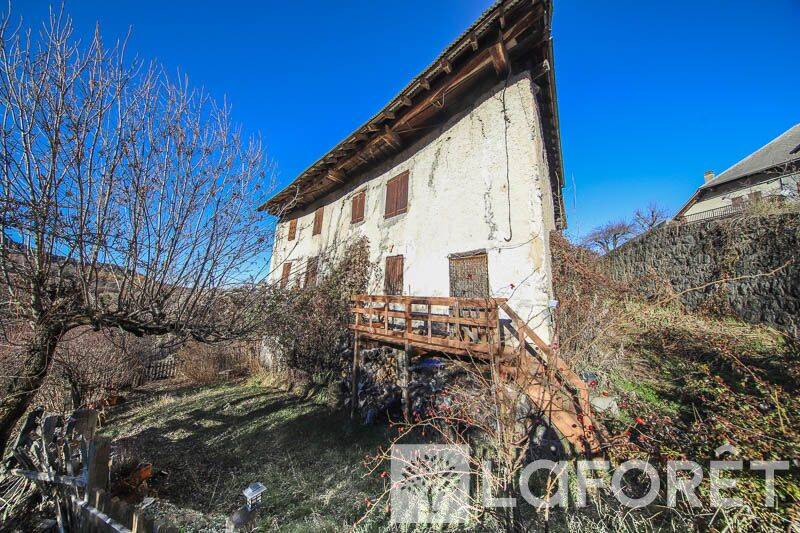 Maison 4 pièces 430 m² · à Saint-Sauveur · 430 m² · 100 000 €