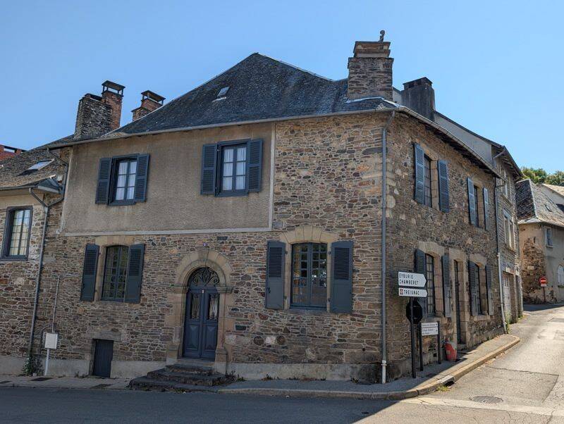 Maison 6 pièces 213 m² · à Uzerche · 212,9 m² · 119 000 €