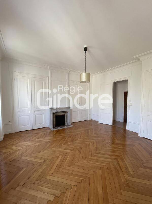 Appartement 4 pièces 128 m² · à Lyon 7ème Arrondissement · 128 m² · 1 534 €/mois