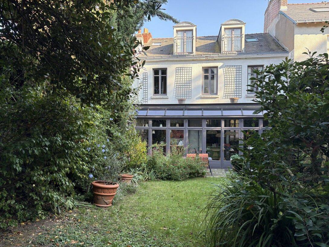 Maison 6 pièces 180 m² · à Nantes · 180 m² · 896 000 €