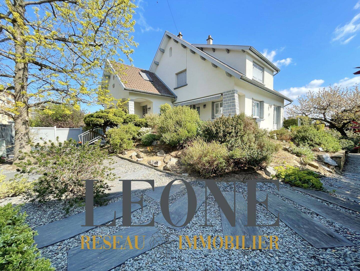 Maison 7 pièces 240 m² · à Oullins-Pierre-Bénite · 240 m² · 679 000 €