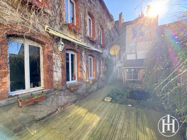 Maison à vendre 150 000 € 10 pièces 5 chambres 320 m² Ainay-le-Château 03360