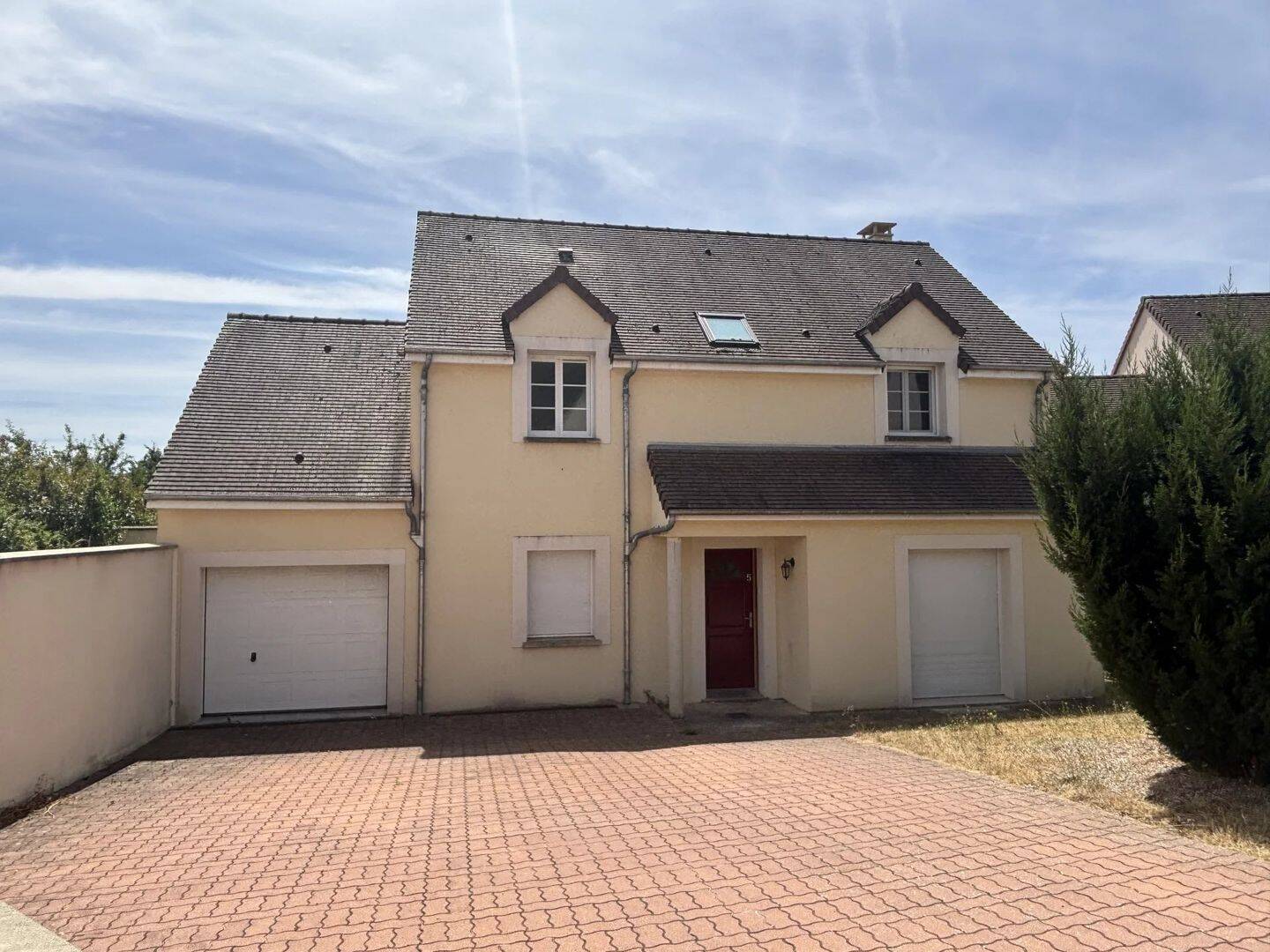 Appartement 5 pièces 121 m² · à Fontaine-la-Guyon · 121,3 m² · 1 100 €