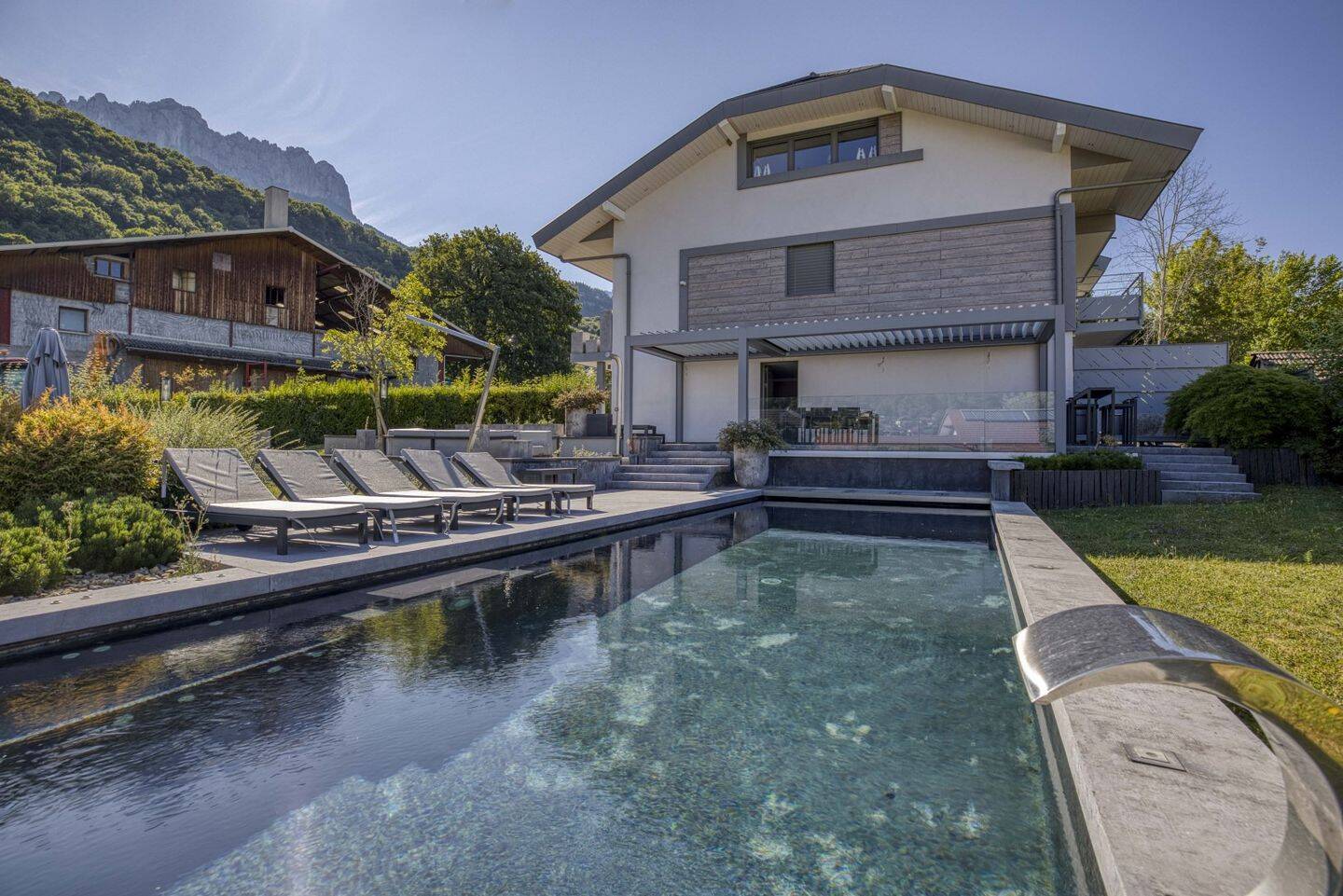 Maison 8 pièces 295 m² · à Menthon-Saint-Bernard · 295 m² · 2 800 000 €