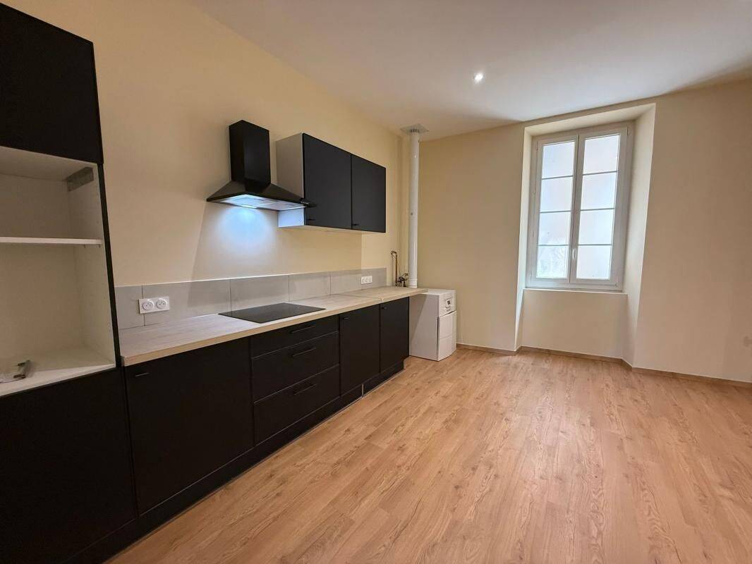 Appartement 4 pièces 144 m² · à Castres · 144 m² · 900 €